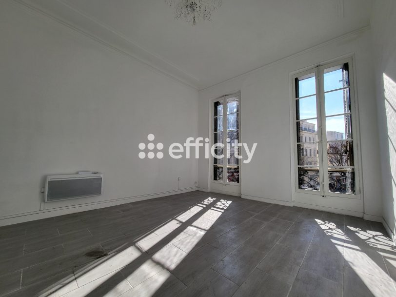 13001 MARSEILLE – SAINT-CHARLES – 4 PIÈCES – 3 CHAMBRES – 88.0 M² – APPARTEMENT LUMINEUX AVEC BEAUX VOLUMES – QUARTIER EN PLEIN RENOUVEAU – PROCHE TRAIN ET MÉTRO VENTE INTERACTIVE MISE A PRIX 220 000 €