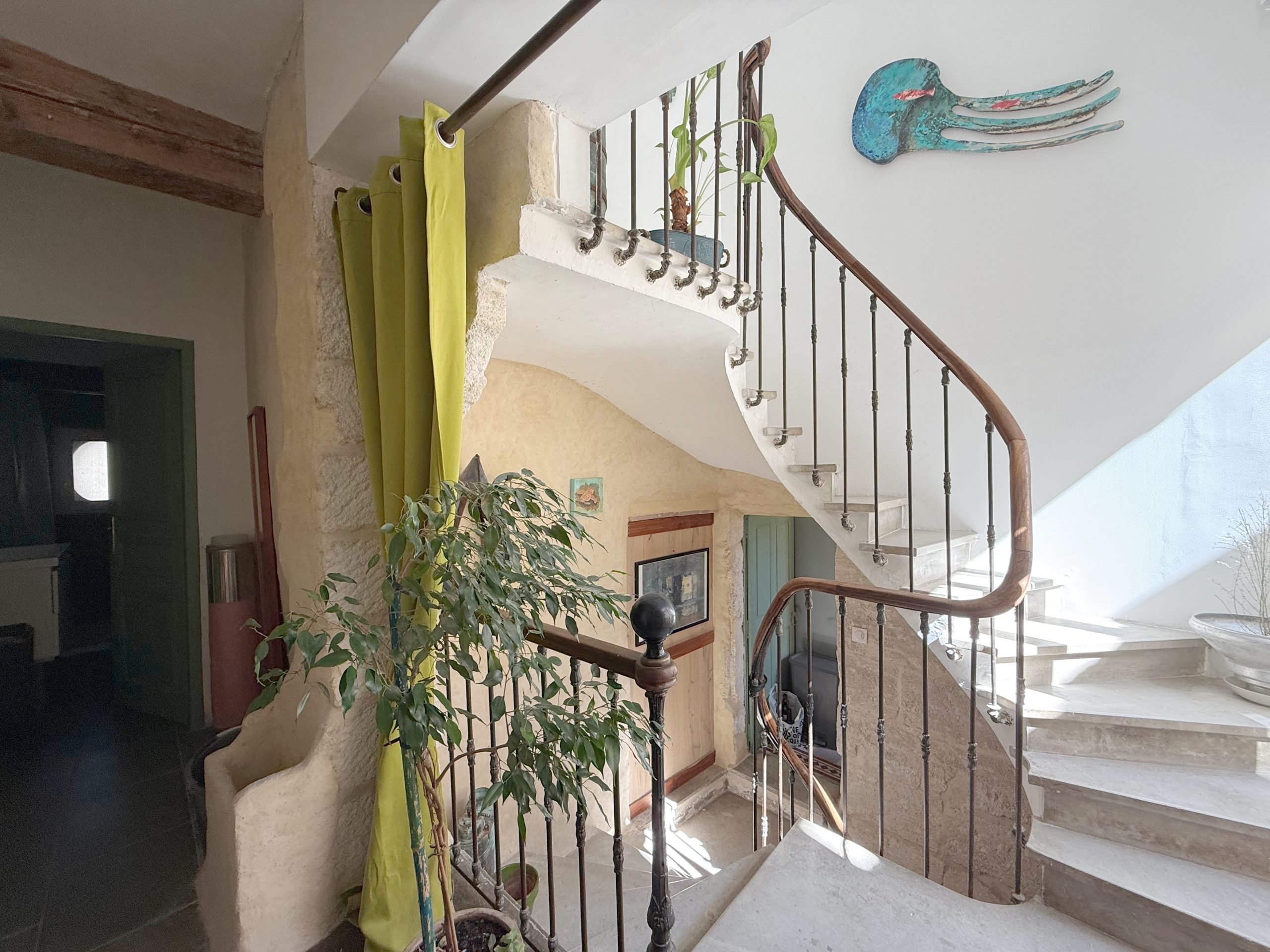 MAISON BOURGEOISE EN PIERRE 209 m2- 34400 – ENTRE-VIGNES – SAINT CHRISTOL – 3 APPARTEMENTS – TERRASSE – RÉNOVATION INTÉGRALE 2025 – CHARME & AUTHENTICITÉ – FORT POTENTIEL LOCATIF – Image 3