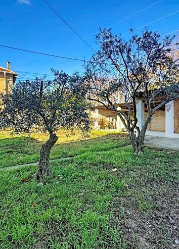 84120 – PERTUIS – QUARTIER RÉSIDENTIEL – MAISON 6 PIÈCES – 4 CHAMBRES – 160 m² – TERRASSE & JARDIN SPACIEUX – STATIONNEMENTS – IDÉAL REGROUPEMENT FAMILIAL