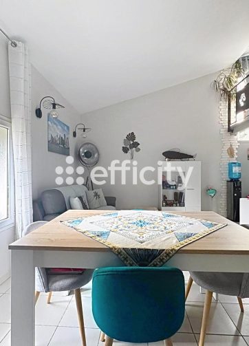 13770 - VENELLES - CENTRE-VILLE - 2 PIÈCES - 1 CHAMBRE - 53.0 m² - APPARTEMENT LUMINEUX AVEC EXCELLENTE EXPOSITION OUEST