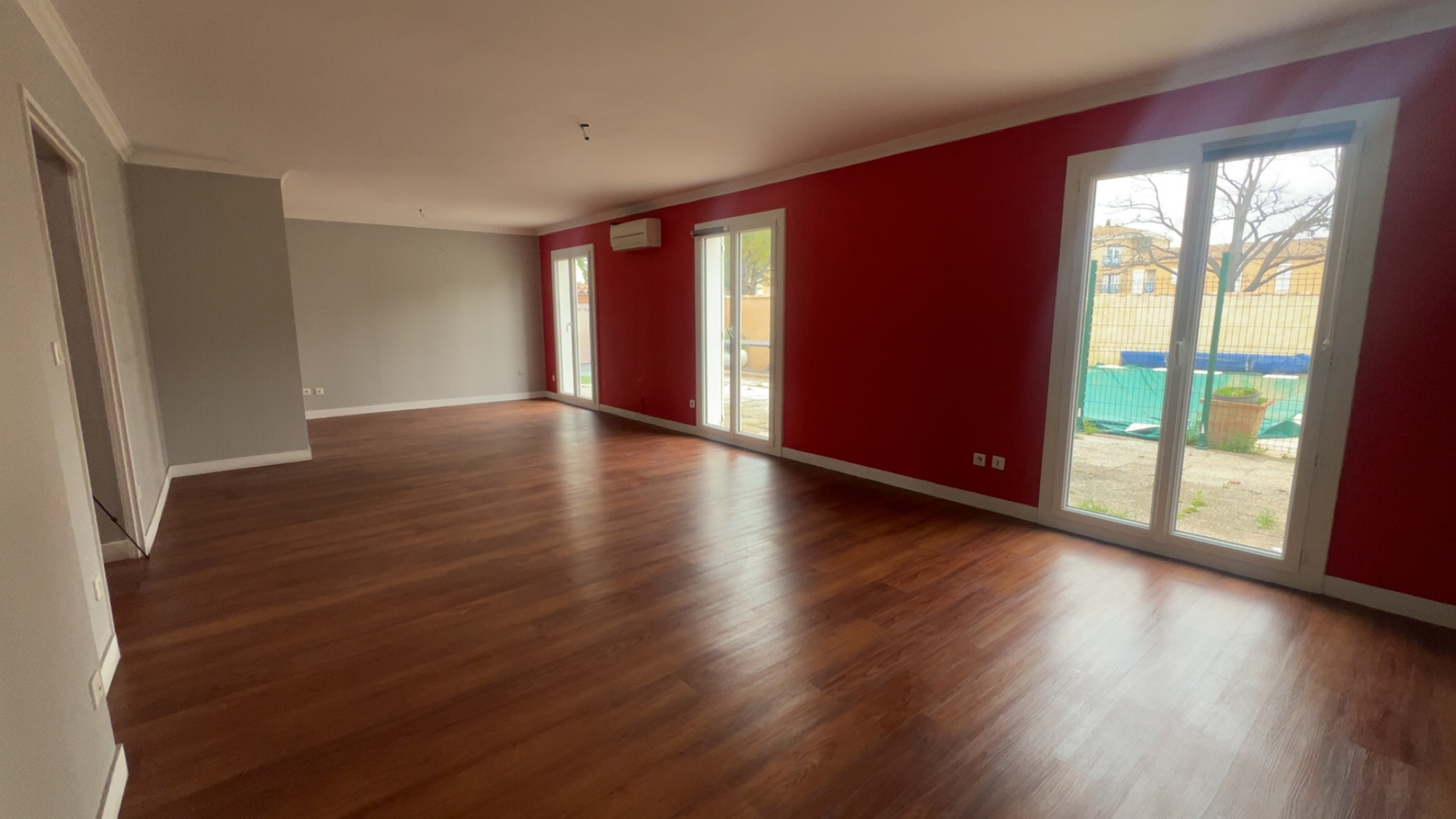 Maison de caractère avec jardin et piscine – Image 2